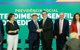 Lula anuncia fim da fila de espera com mais de 45 dias no INSS