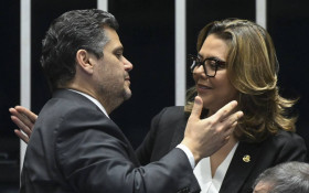 Congresso aprova fim da taxa das blusinhas monitorando impacto