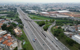 Mais de 1,6 milh&atilde;o de ve&iacute;culos devem passar pela Dutra e Rio‑Santos no feriado