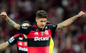 Flamengo na cola do l&iacute;der