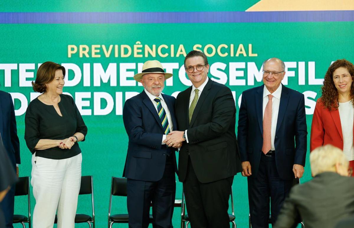 Lula anuncia fim da fila de espera com mais de 45 dias no INSS