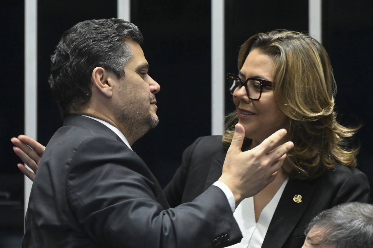 Congresso aprova fim da taxa das blusinhas monitorando impacto