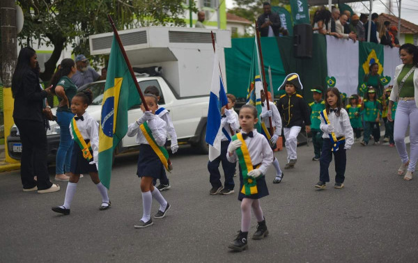 Desfile de 7 de Setembro re&uacute;ne escolas e Aman no Centro