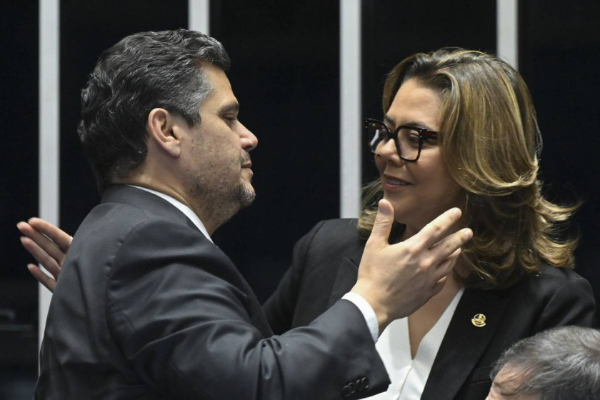 Congresso aprova fim da taxa das blusinhas monitorando impacto