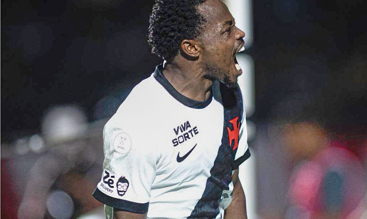 Vasco e Palmeiras avan&ccedil;am e se enfrentam na semi da Copa do Brasil
