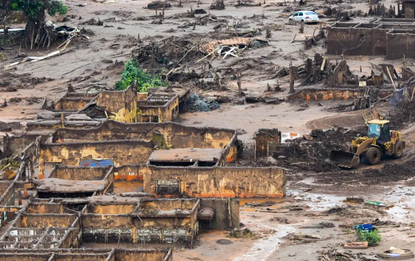 Justi&ccedil;a condena Samarco e ex‑gerentes por trag&eacute;dia em Mariana, Minas Gerais