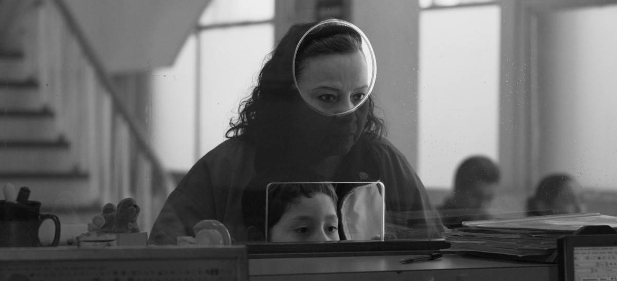 'Moscas': cult em P&B que zumbe encanto na MUBI