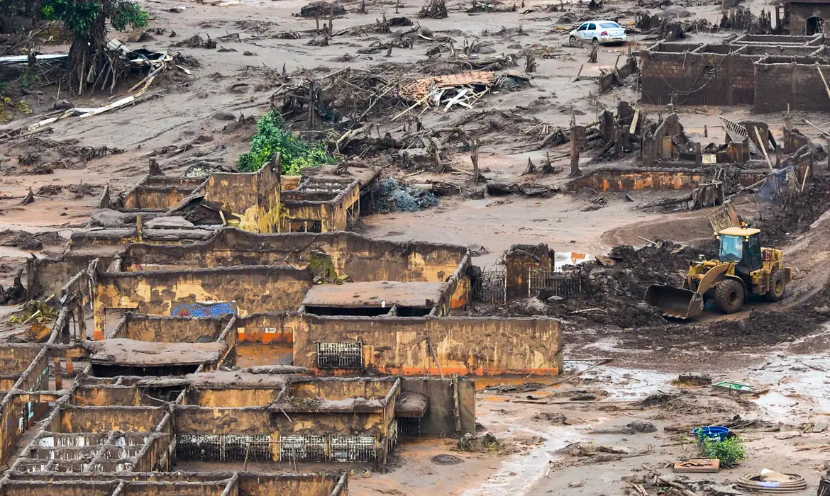 Justi&ccedil;a condena Samarco e ex‑gerentes por trag&eacute;dia em Mariana, Minas Gerais