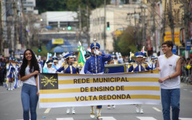Desfile de 7 de Setembro re&uacute;ne 25 mil pessoas na Avenida Paulo de Frontin