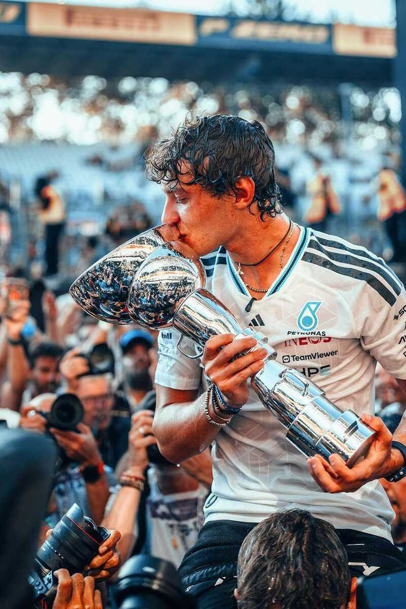 Antonelli escala o grid, vence e faz a festa dos italianos em Monza