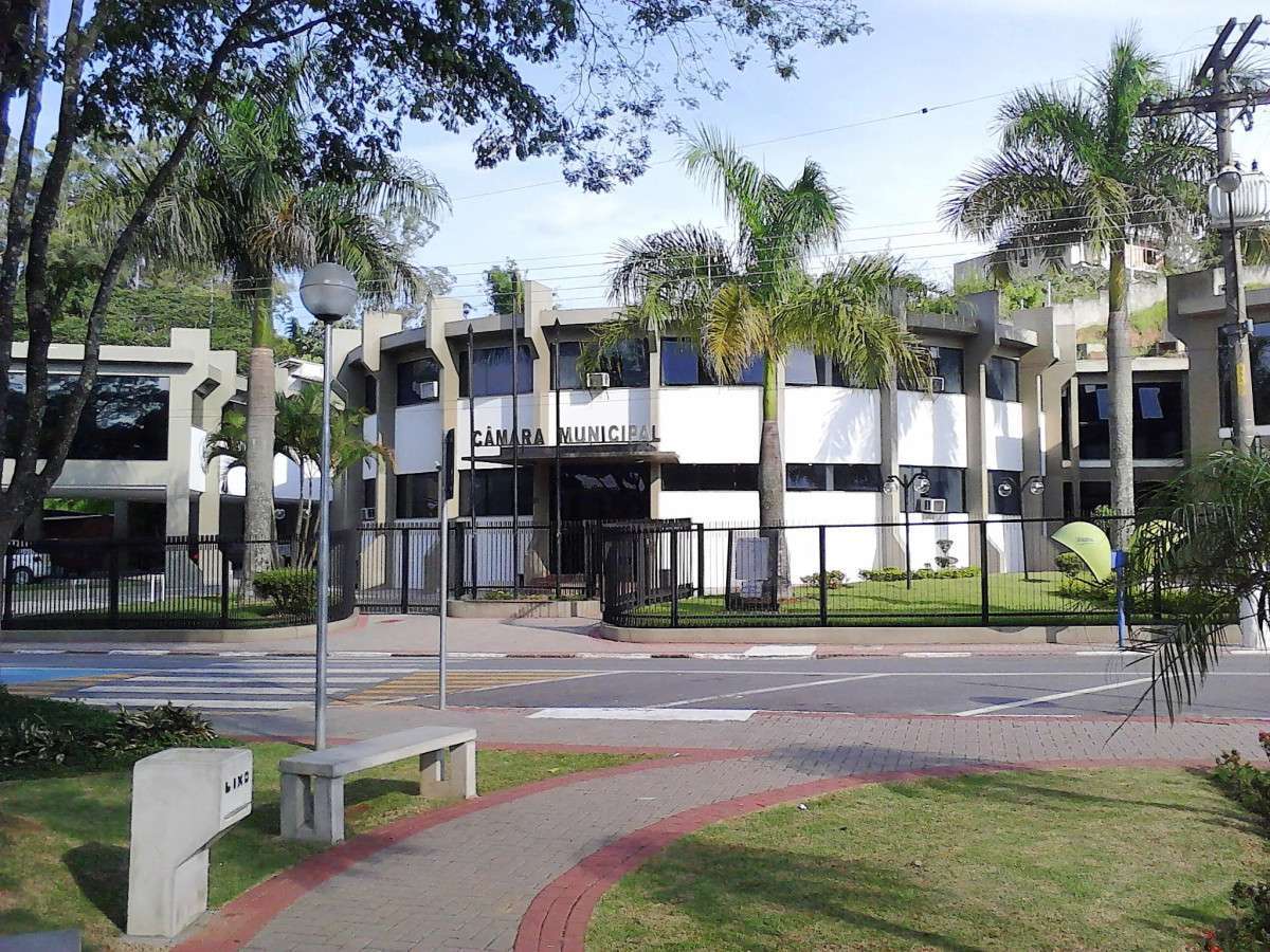 Lei obriga comunica&ccedil;&atilde;o simples em Aruj&aacute;