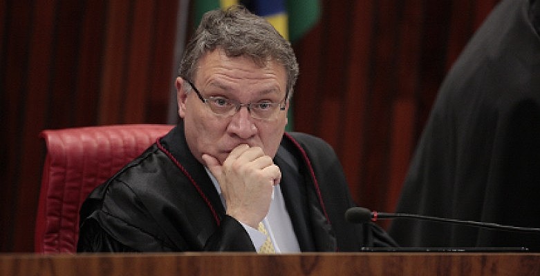 "Nem o Novo podia requerer, nem Mendon&ccedil;a podia aceitar", afirma ex‑ministro da Justi&ccedil;a