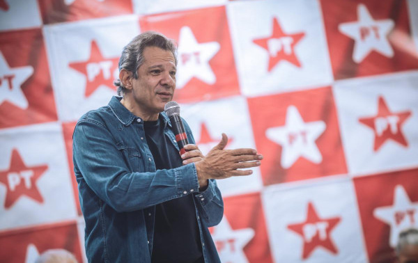 Haddad pede retirada de v&iacute;deos de Tarc&iacute;sio usando &aacute;reas e bens p&uacute;blicos