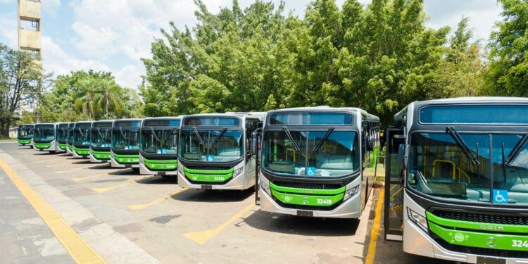Motoristas do transporte parame afetam 18 linhas em Paul&iacute;nia