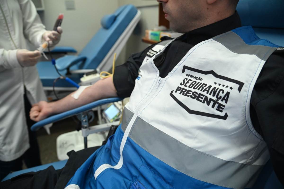 Policiais do Seguran&ccedil;a Presente se mobilizam para doar sangue
