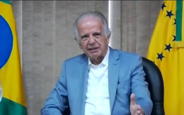 Lula fala em soberania. Jos&eacute; M&uacute;cio pergunta: "Com que dinheiro?"