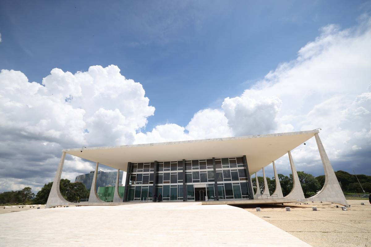Pra&ccedil;a dos Tr&ecirc;s Poderes ficar&aacute; fechada por sess&atilde;o do STF