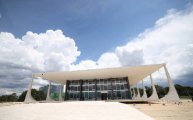 Pra&ccedil;a dos Tr&ecirc;s Poderes ficar&aacute; fechada por sess&atilde;o do STF