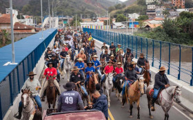 Cavalgada re&uacute;ne mais de 450 cavalos em Barra do Pira&iacute;