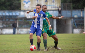 Barra Mansa &eacute; goleado pelo 7 de Abril em jogo marcado por chuva