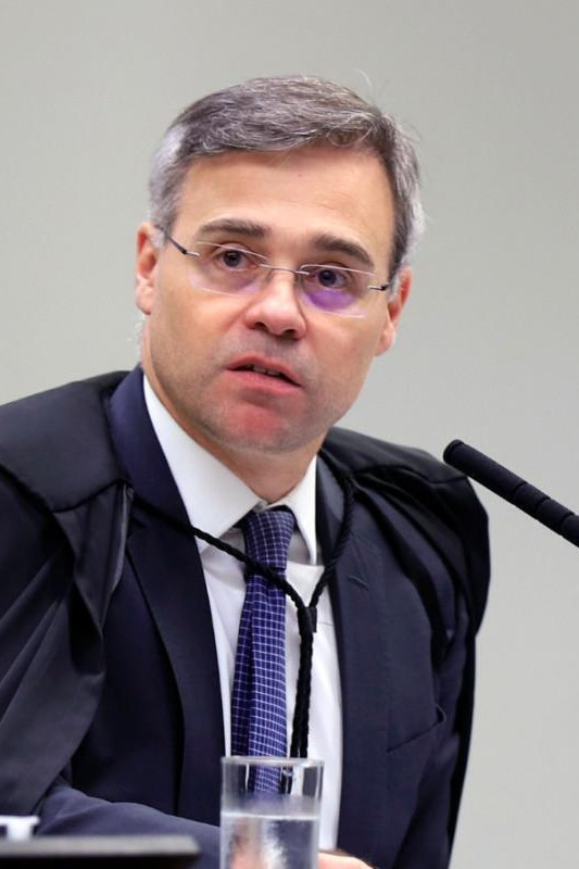 Andr&eacute; Mendon&ccedil;a levanta sigilo de pagamentos de Daniel Vorcaro