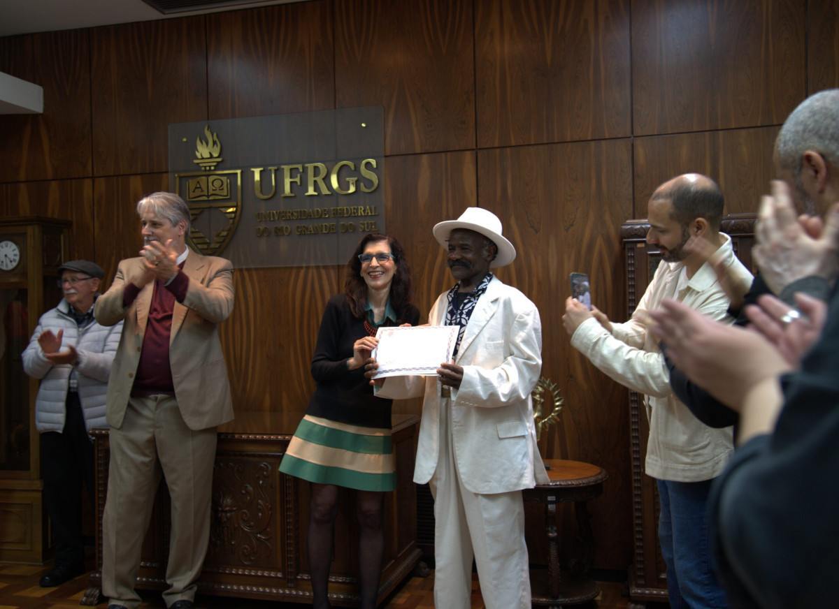 Mestre Churrasco recebe t&iacute;tulo de Doutor no RS