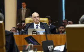 Moraes e Mendon&ccedil;a batem boca durante sess&atilde;o tensa no STF