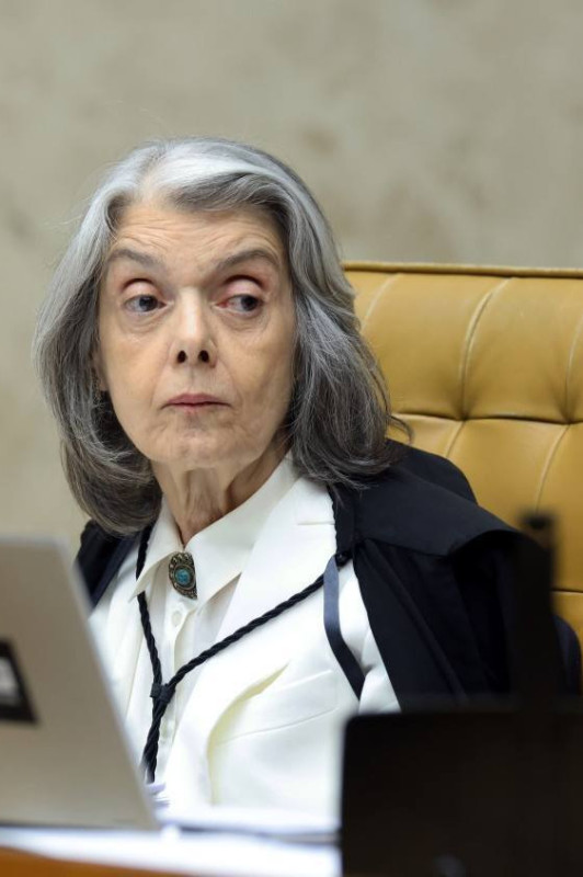 Coluna Magnavita | C&aacute;rmen L&uacute;cia, a &uacute;nica tocada pela vergonha?