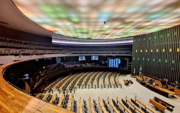 Coluna Magnavita | PL lidera proje&ccedil;&atilde;o para a C&acirc;mara e pode eleger 13 deputados federais pelo Rio