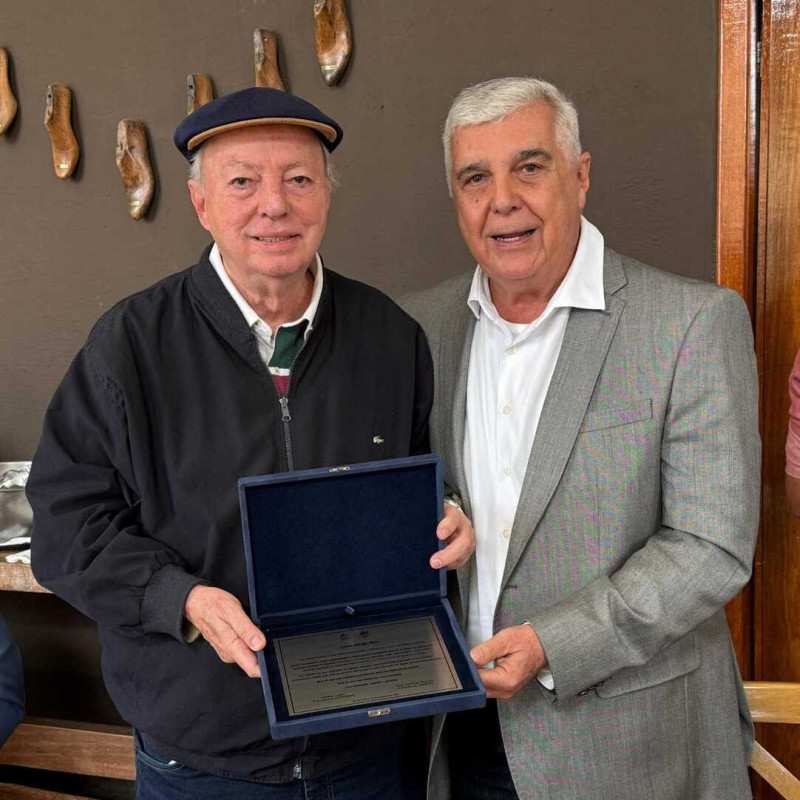 Nilo S&eacute;rgio recebe homenagem no f&oacute;rum