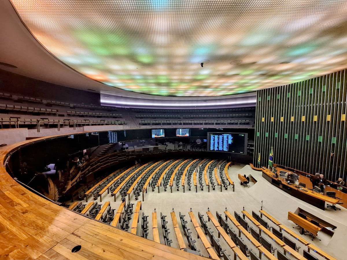 Coluna Magnavita | PL lidera proje&ccedil;&atilde;o para a C&acirc;mara e pode eleger 13 deputados federais pelo Rio