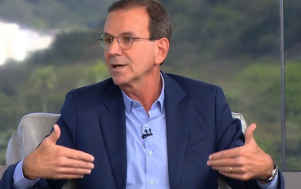 Na TV Globo, Paes fala em criar sistema &uacute;nico de seguran&ccedil;a p&uacute;blica