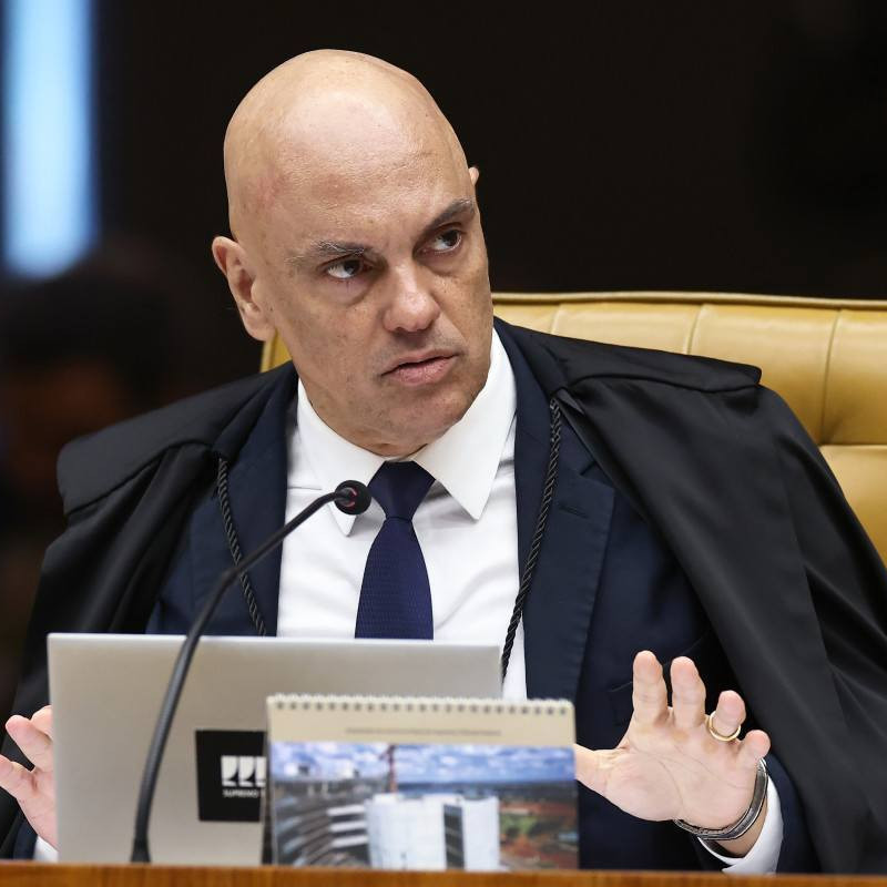 Moraes consulta PGR antes de decidir sobre visita de Fl&aacute;vio a Bolsonaro