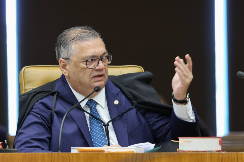Coluna Magnavita | Quem deveria pedir desculpas s&atilde;o os v&acirc;ndalos