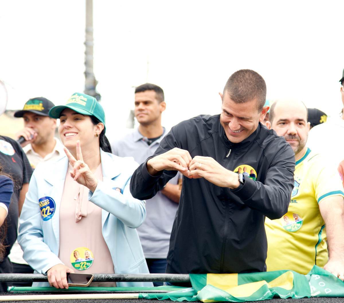 Douglas faz carreata na Zona Norte do Rio