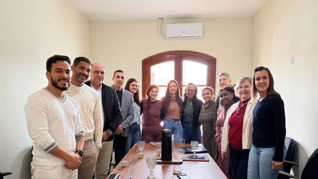 Sumar&eacute; e Paul&iacute;nia discutem parcerias para ampliar a&ccedil;&otilde;es na rede municipal