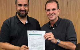 Prefeito de Teres&oacute;polis demonstra apoio a Paes em disputa com Riocard