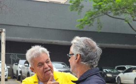 Cabeleireiro fala sobre emprego, ind&uacute;stria e sa&uacute;de