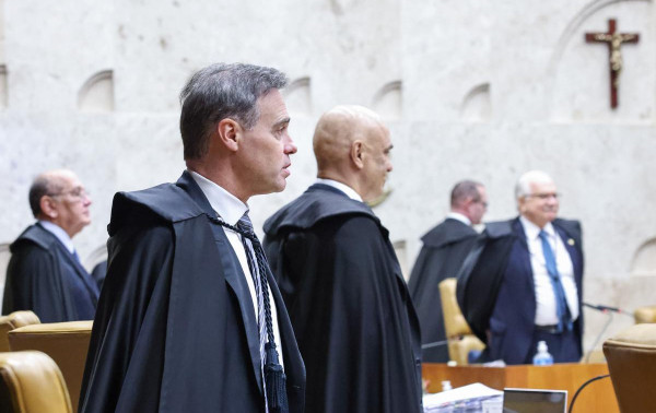 Mendon&ccedil;a parte para o contra-ataque e acusa Moraes de denuncia&ccedil;&atilde;o caluniosa