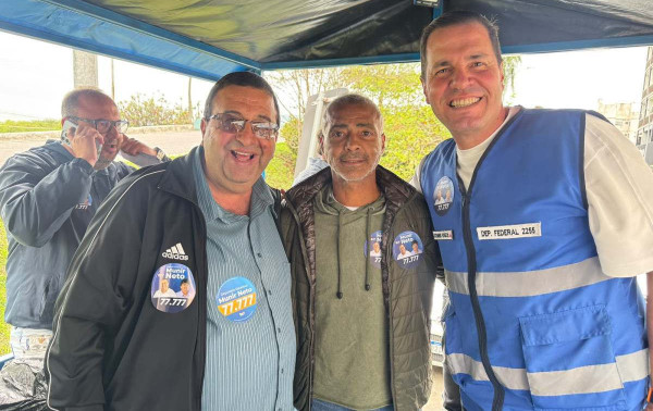 Munir faz carreata ao lado do senador Rom&aacute;rio e Gutemberg