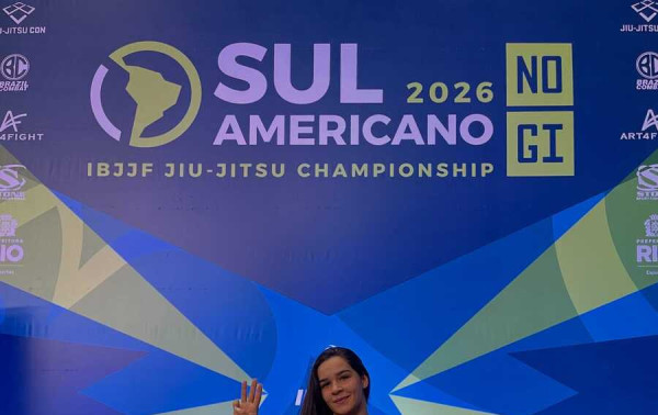 Tri no peito,
tetra na mira:Gabriela C&acirc;mara avan&ccedil;a