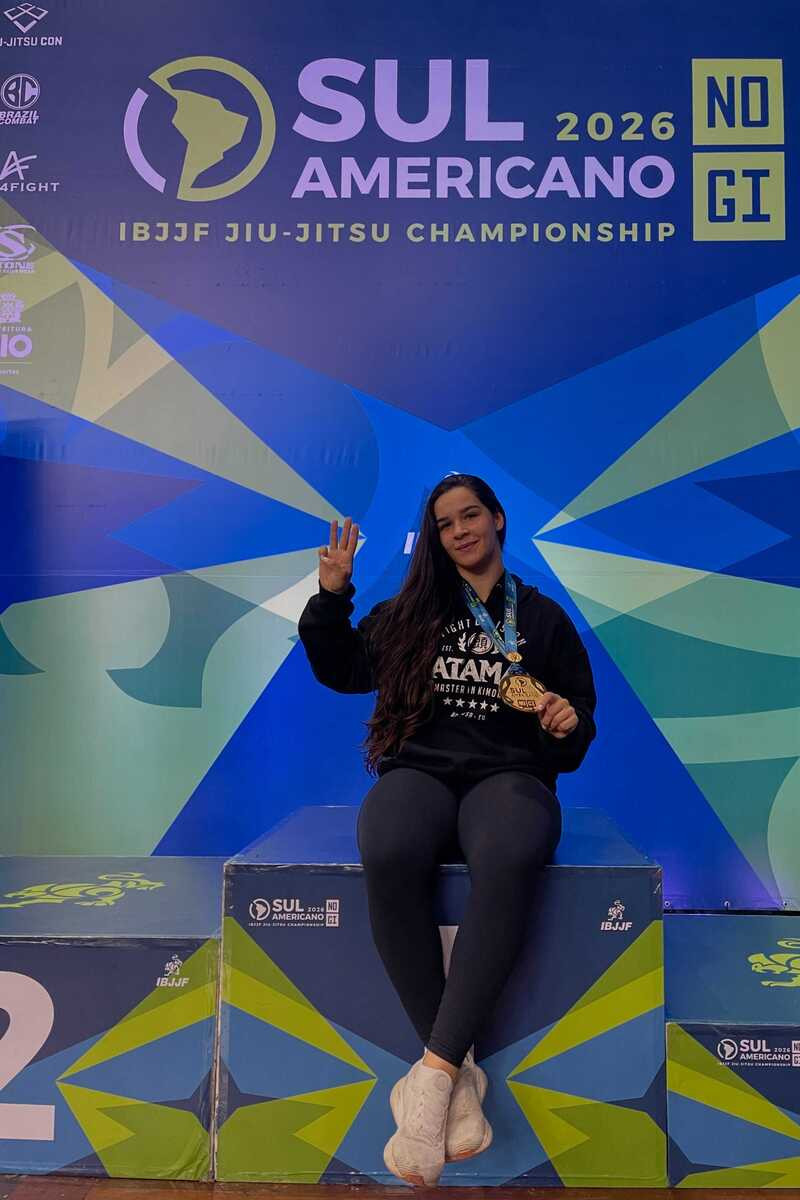 Tri no peito,
tetra na mira:Gabriela C&acirc;mara avan&ccedil;a