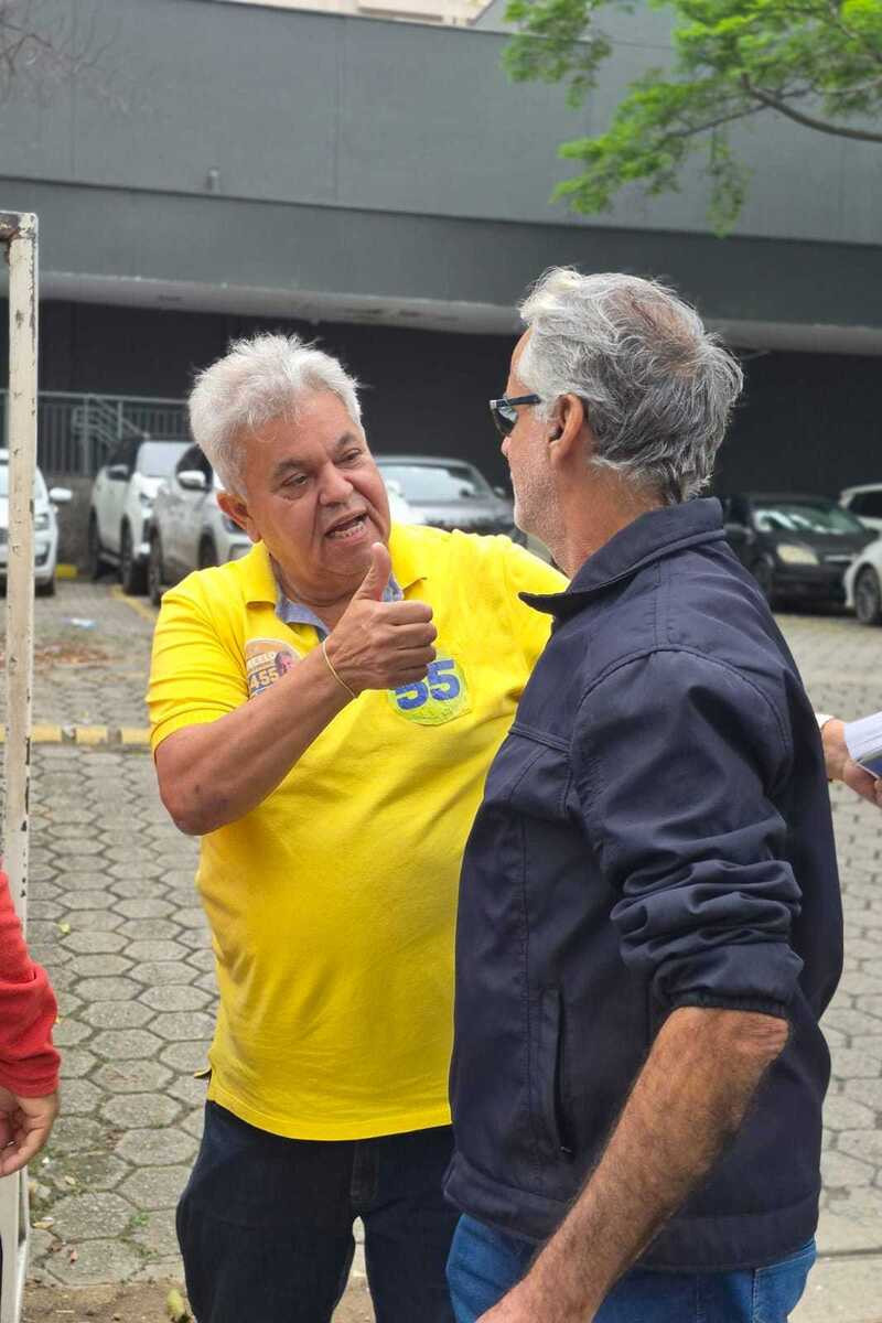 Cabeleireiro fala sobre emprego, ind&uacute;stria e sa&uacute;de