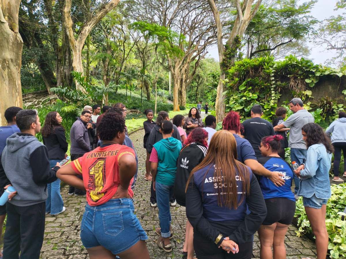 Jovens vulner&aacute;veis visitam S&iacute;tio Burle Marx e Cidade das Artes