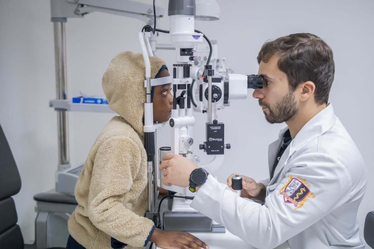 Hospital do olho realiza avalia&ccedil;&atilde;o em alunos da rede municipal