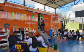 CORREIO CULTURAL: Fliduc recebe &ocirc;nibus‑biblioteca
