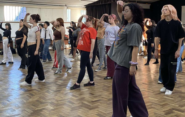 K‑pop amplia espa&ccedil;o de dan&ccedil;a e cultura no projeto UFRGS