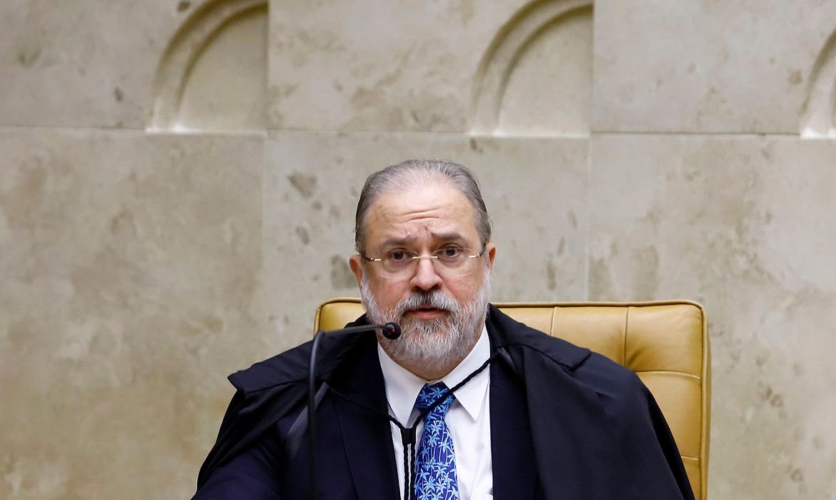 Augusto Aras &eacute; aprovado como Professor Titular da Universidade de Bras&iacute;lia
