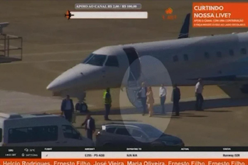 V&iacute;deo mostra Moraes desembarcando de jatinho de Vorcaro no Rio