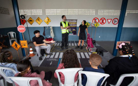 Semana do Tr&acirc;nsito leva conscientiza&ccedil;&atilde;o atrav&eacute;s do teatro alunos da rede p&uacute;blica